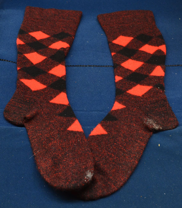 pair%20of%20argyle%20socks-burguny%20coloured%20with%20red%20and%20black